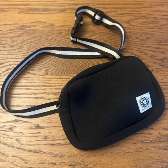 NATURAL LIFE Black Belt Bag with White Accents Small Crossbody - Picture 1 of 9